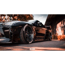 OLDALSÓ SZOKNYÁK Nissan GTR