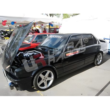 Toronymerevítők ULTRA RACING 2 pontos első toronymerevítő BMW 3-Series E30-hoz | race-shop.hu