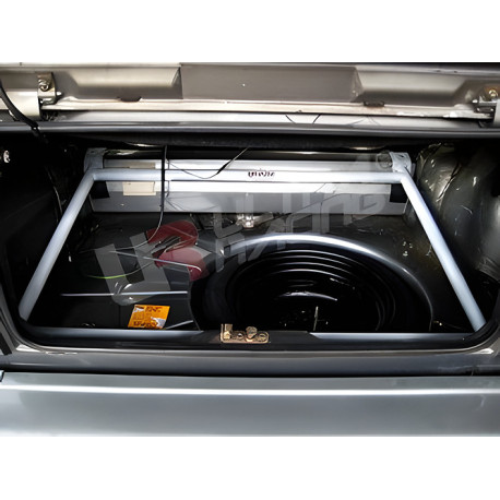 Toronymerevítők ULTRA RACING 4 pontos hátsó toronymerevítő VW Golf I-hez | race-shop.hu